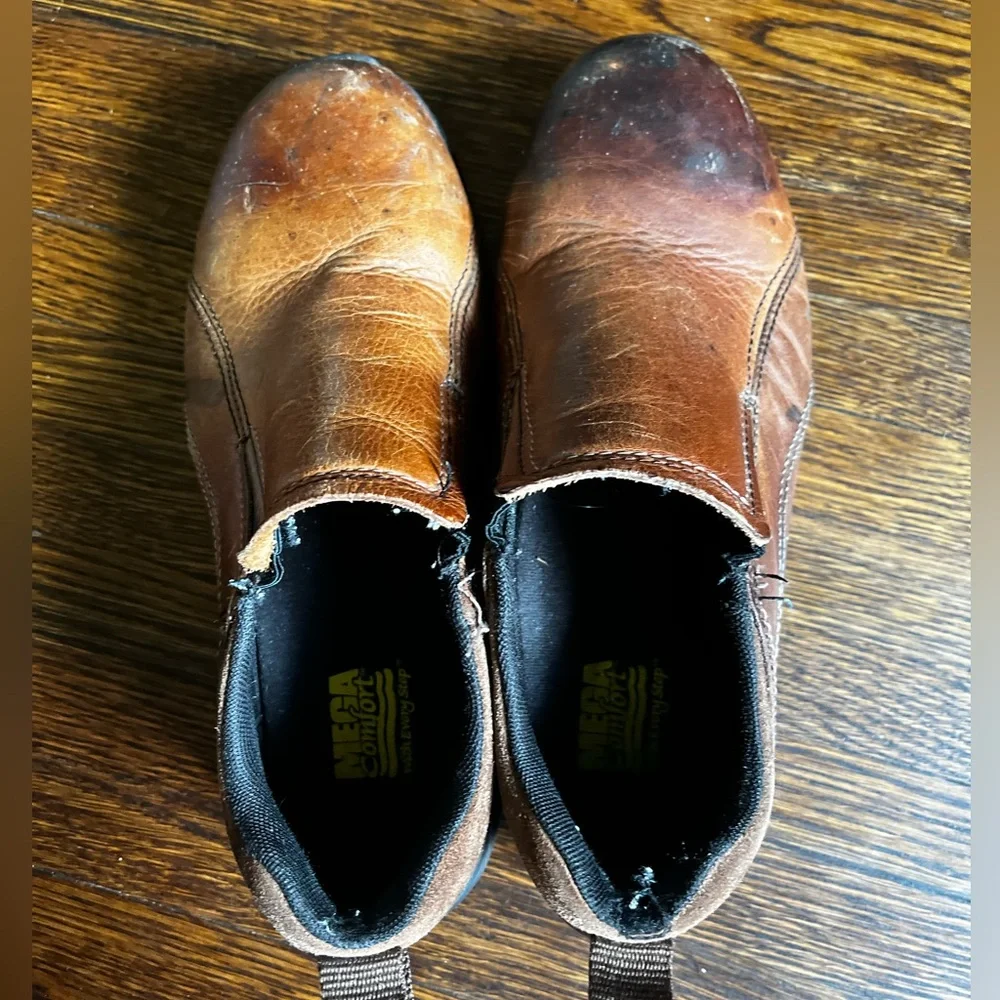 Men’s Hush Puppies Mega Comfort Brown Leather Slip-On Work Shoes. Protective toe